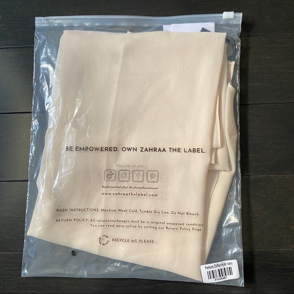 Zahraa The Label Premium Chiffon Scarf in Ivory - Picture 3 of 6